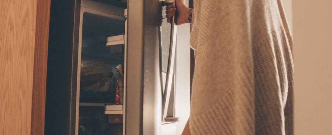 Why Is My Refrigerator Door Not Closing Properly? 7 Common Causes and Fixes